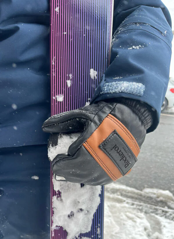 Manoplas Rockerol en uso en la nieve